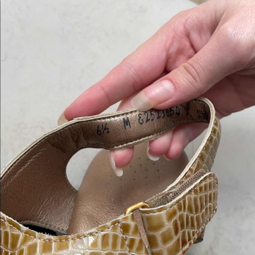 SAS Suntimer patent leather croc comfort sandals - Picture 7 of 8